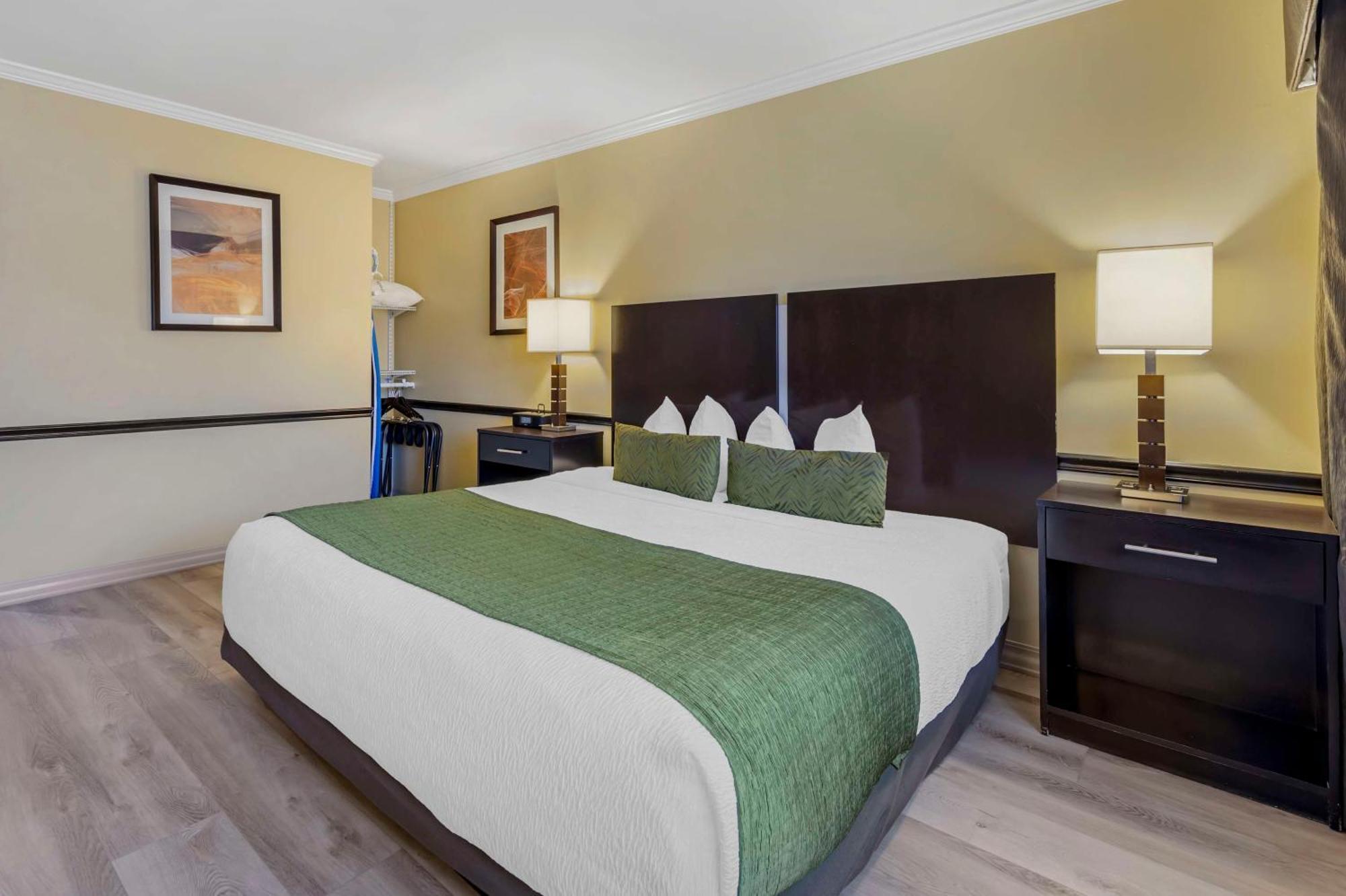 Western Canoga Park Motor Hotel