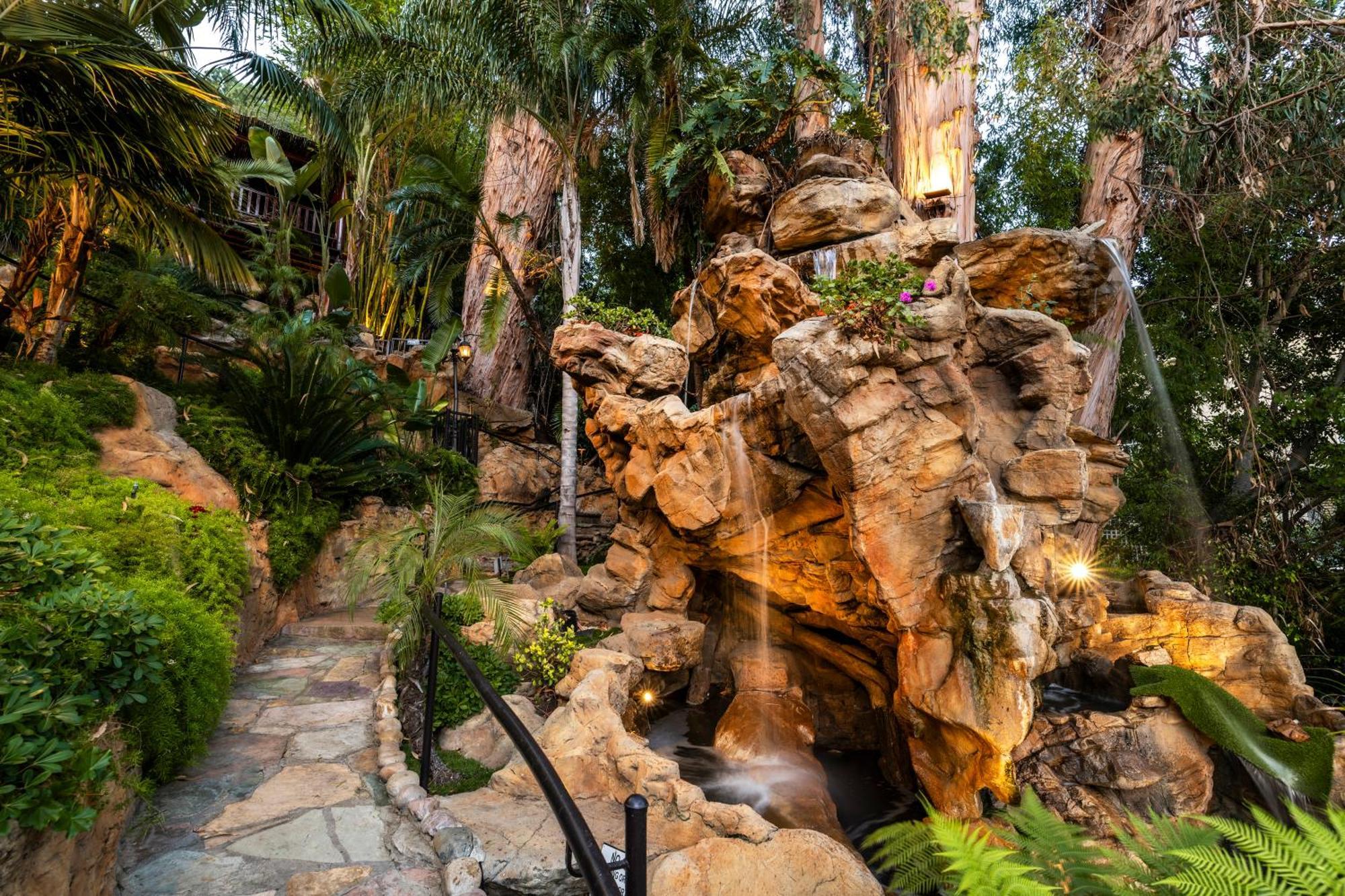 Villa Bel Air Luxury 6 Bedrooms Entire House Angeles