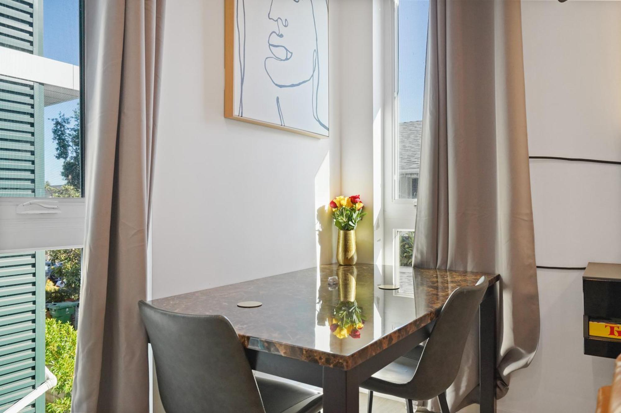 Bed & Breakfast Eye-opening And Ultra-secure Luxury Hollywood