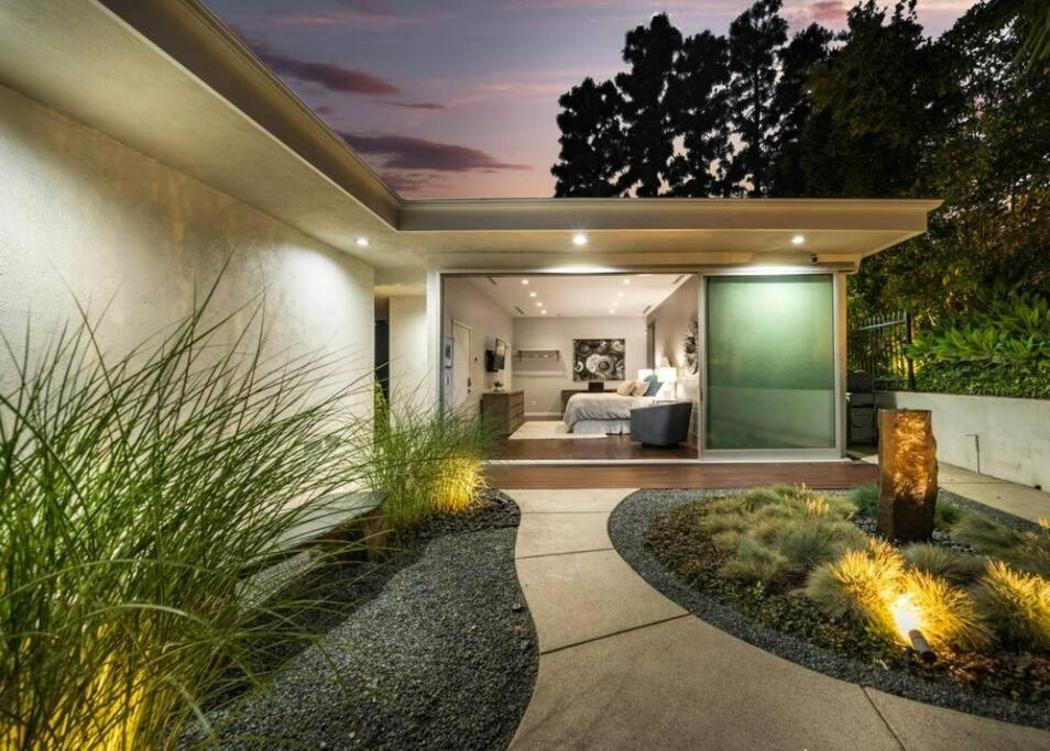 Hollywood Hills Oasis: The Ultimate Luxury Retreat Villa Los Angeles