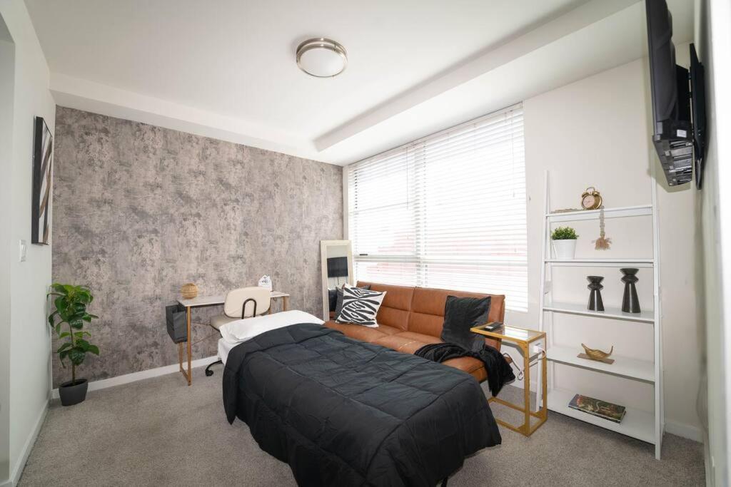 June Specials- Stylish Dtla 2bedroom- Walk To Convention Center Los Angeles