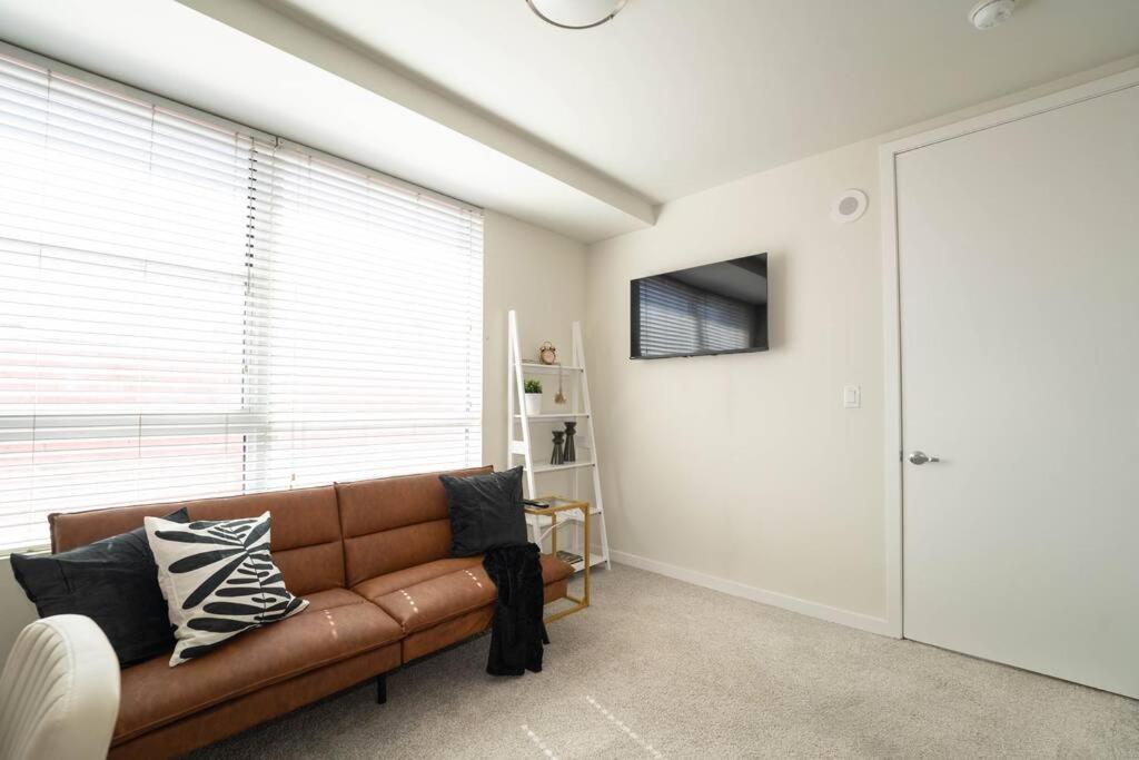 June Specials- Stylish Dtla 2bedroom- Walk To Convention Center *