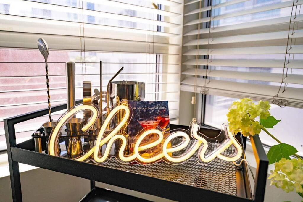 June Specials- Stylish Dtla 2bedroom- Walk To Convention Center