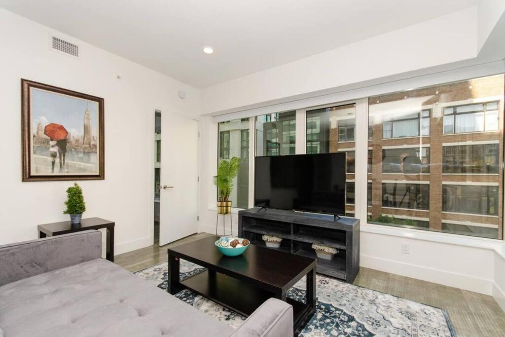 Apartment Cripto Arena In 5 Min Sleeps 9 Three Bedrooms *