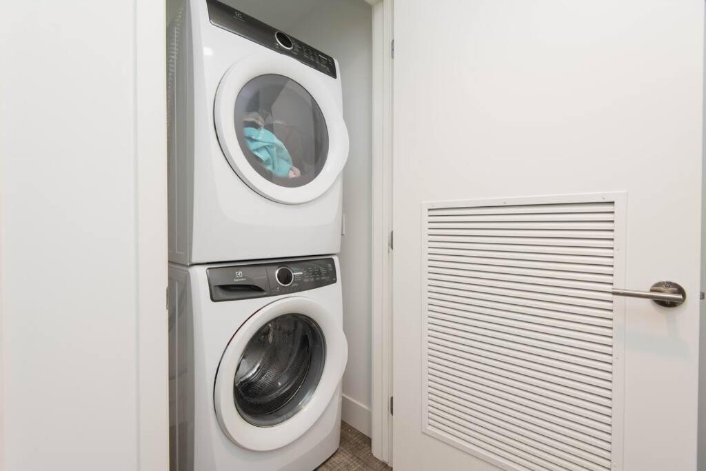 Apartment High Rise 3 Bedroom Sleeps 9 Walk To Cripto Arena In 20 Minutes *