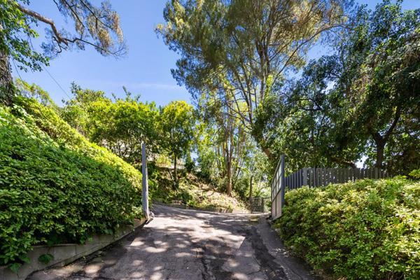 The Shadow Hill Luxury