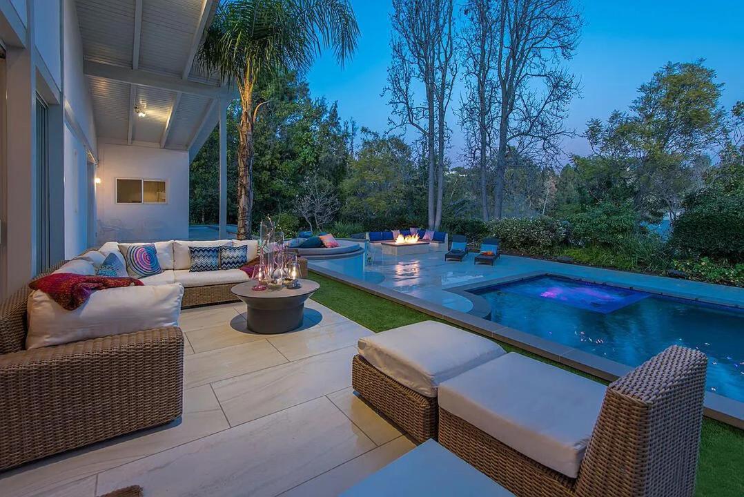 The Shadow Hill Luxury *