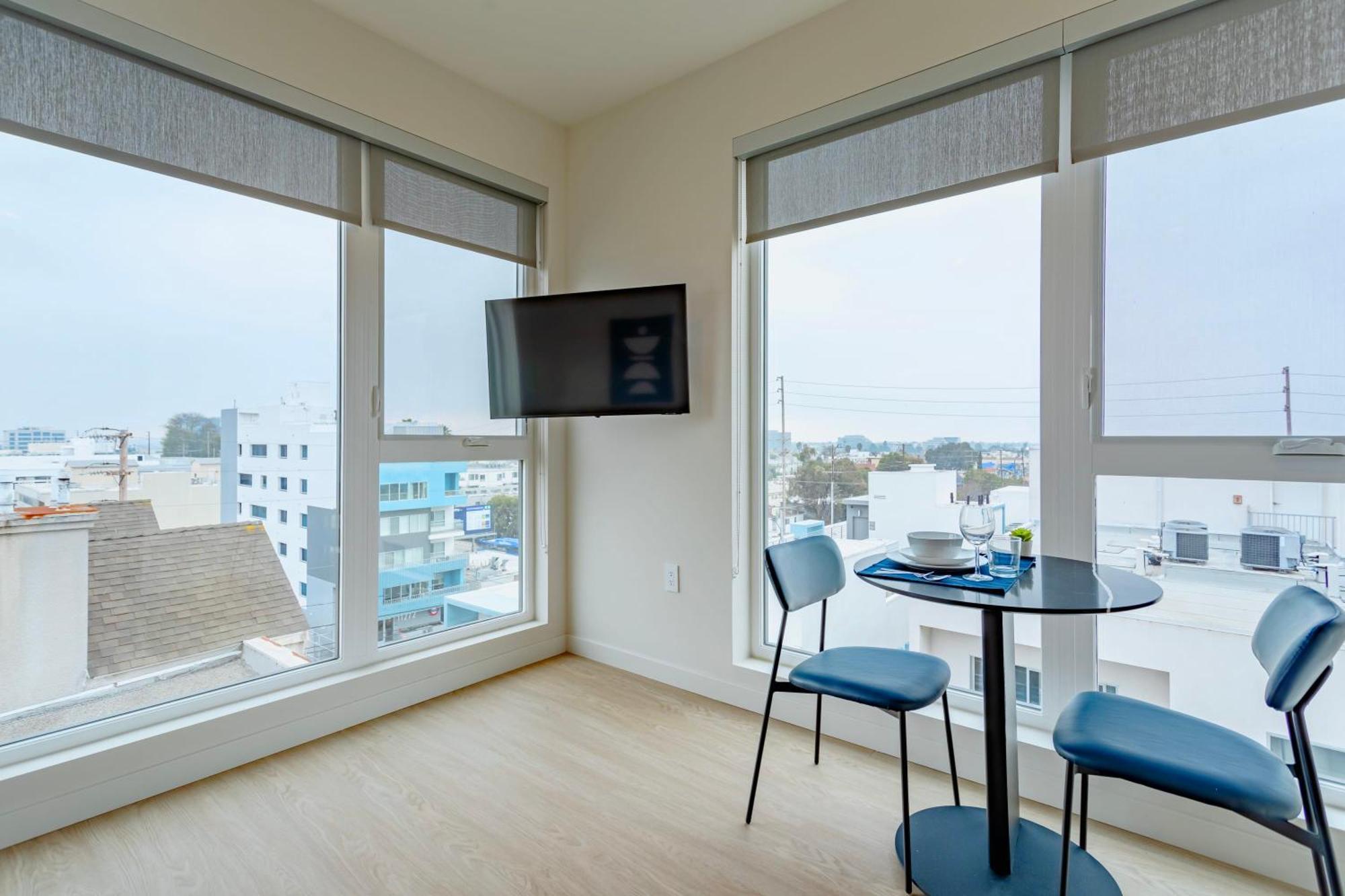 New Sunny&spacious W Full Kitchen Near Ucla Los Angeles
