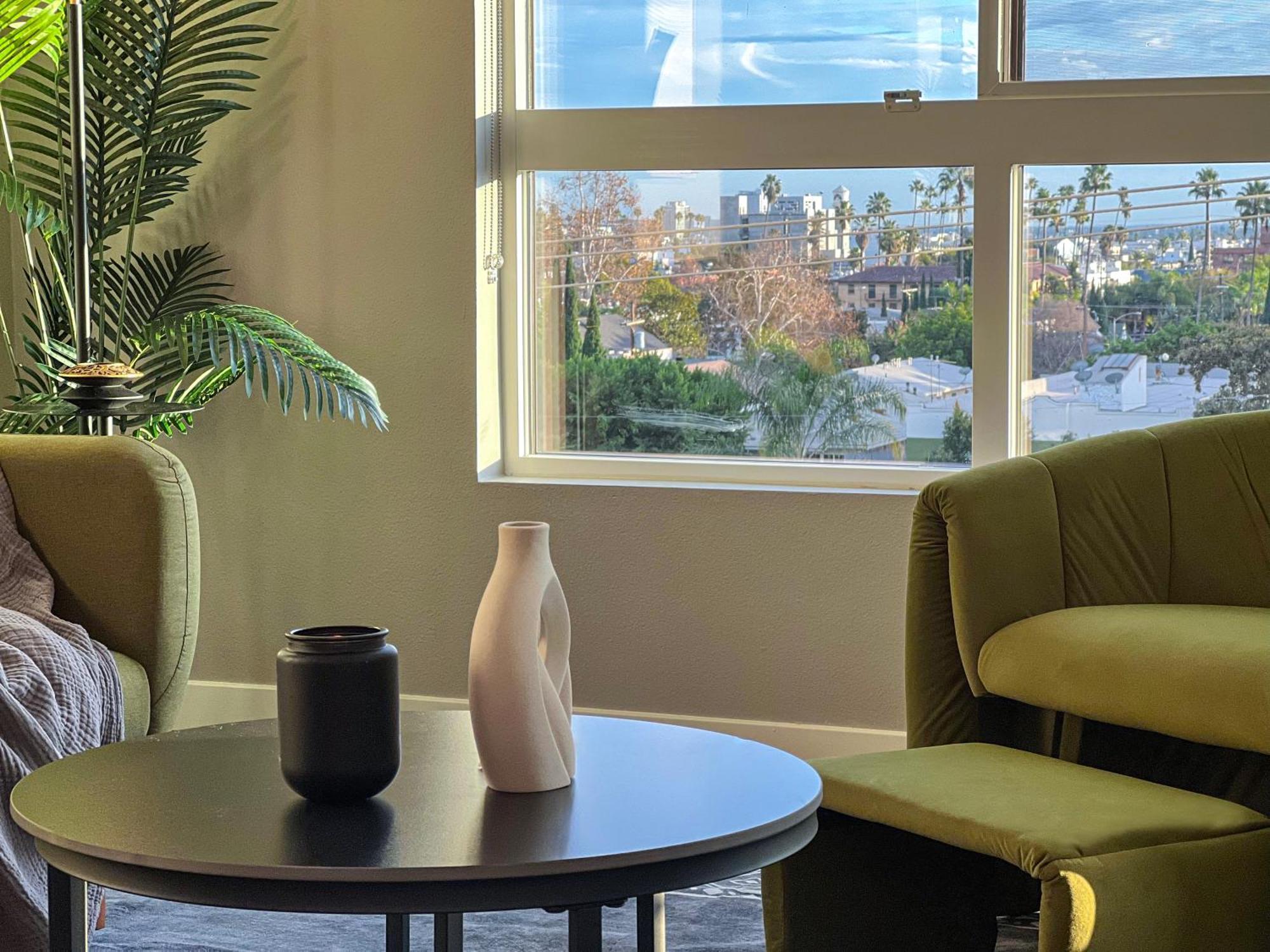 Luxurious Hollywood View - Free Parking Apartment *