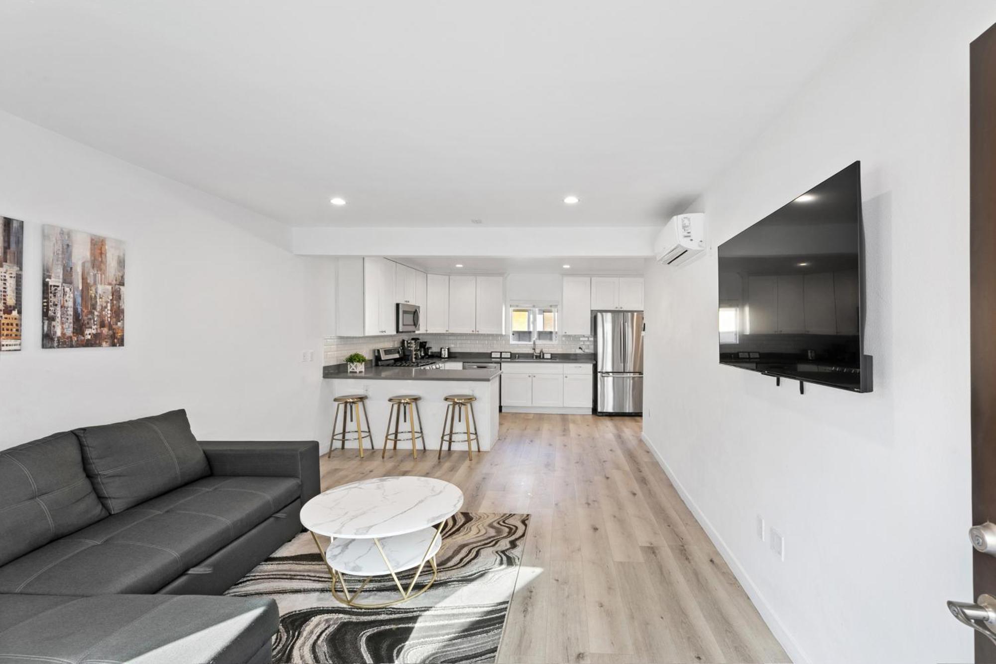 Bed & Breakfast Muirfield Chic With Parking Los Angeles