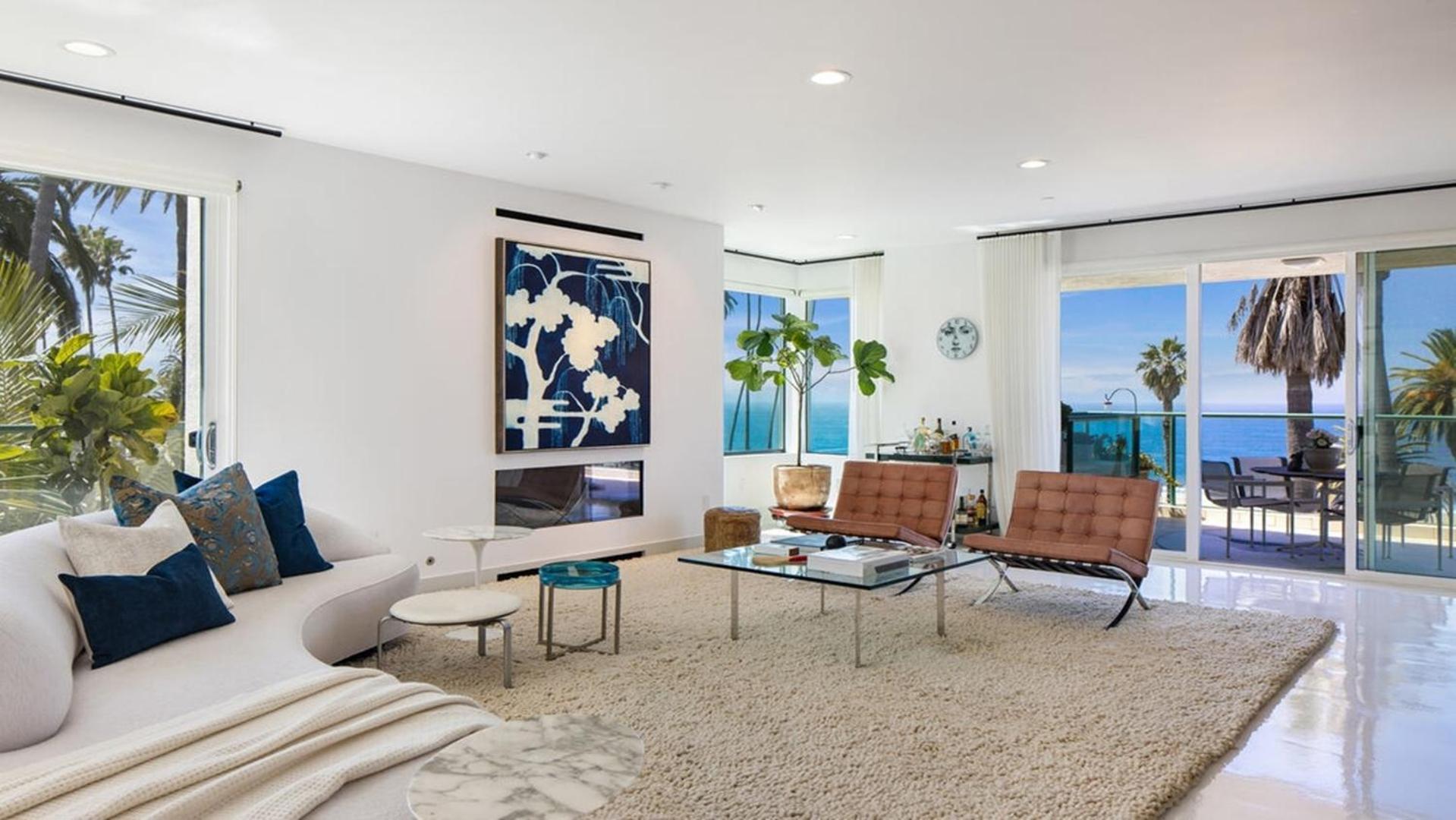 Desirable Three Bedrooms Luxury Penthouse Los Angeles