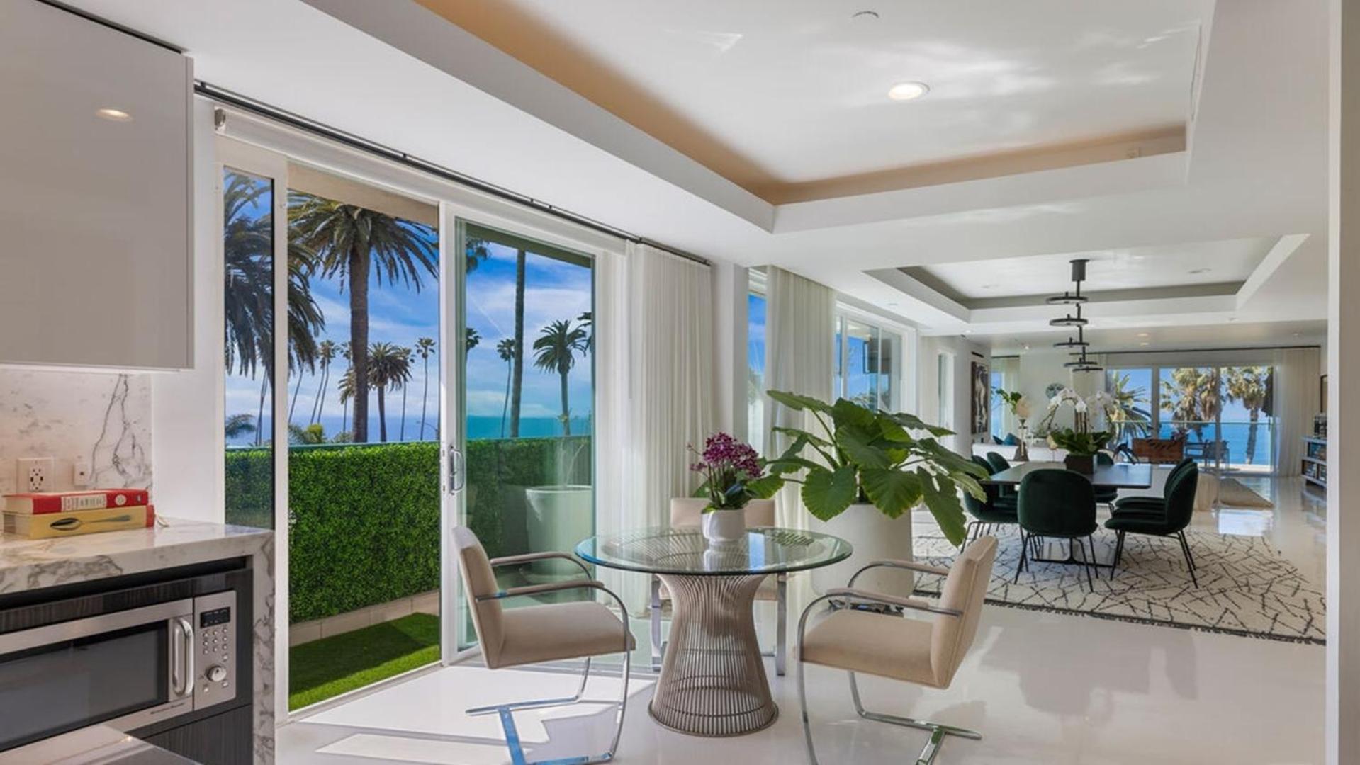 Apartment Desirable Three Bedrooms Luxury Penthouse *
