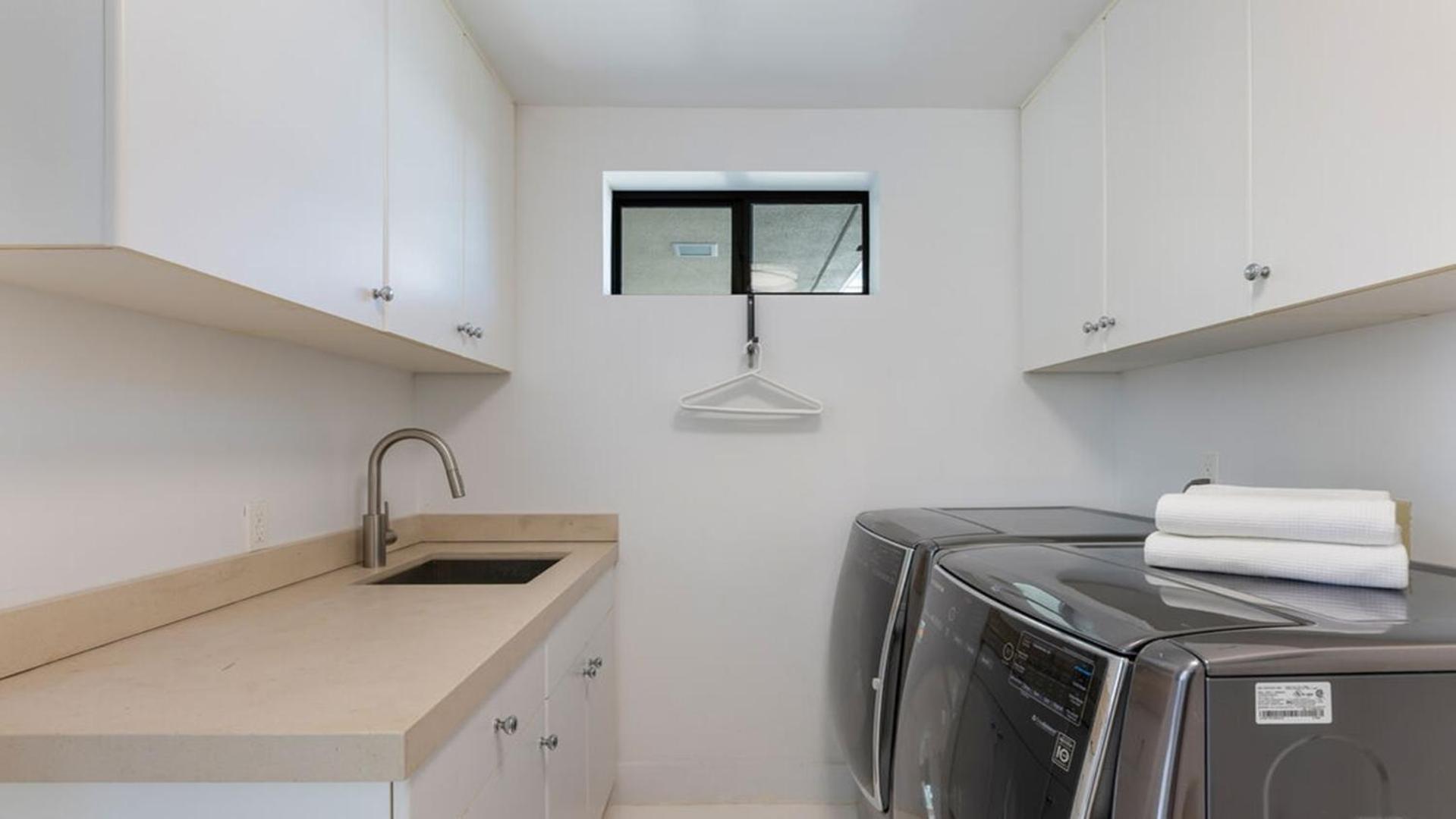 Desirable Three Bedrooms Luxury Penthouse * Los Angeles