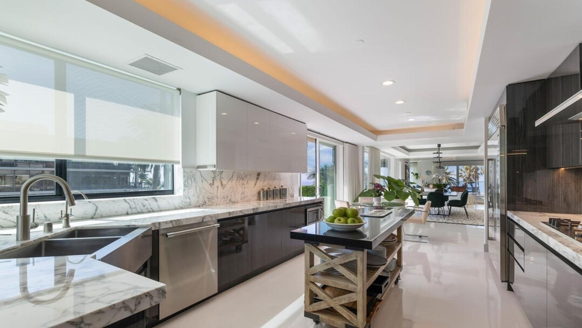 Desirable Three Bedrooms Luxury Penthouse