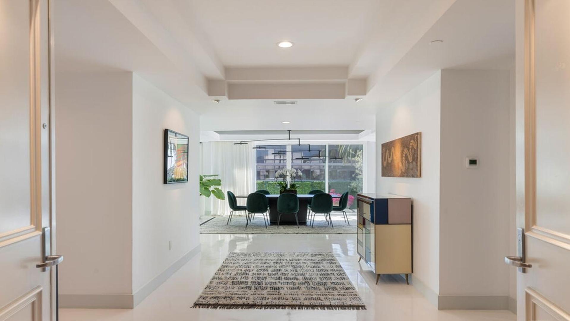 Desirable Three Bedrooms Luxury Penthouse Apartment Los Angeles