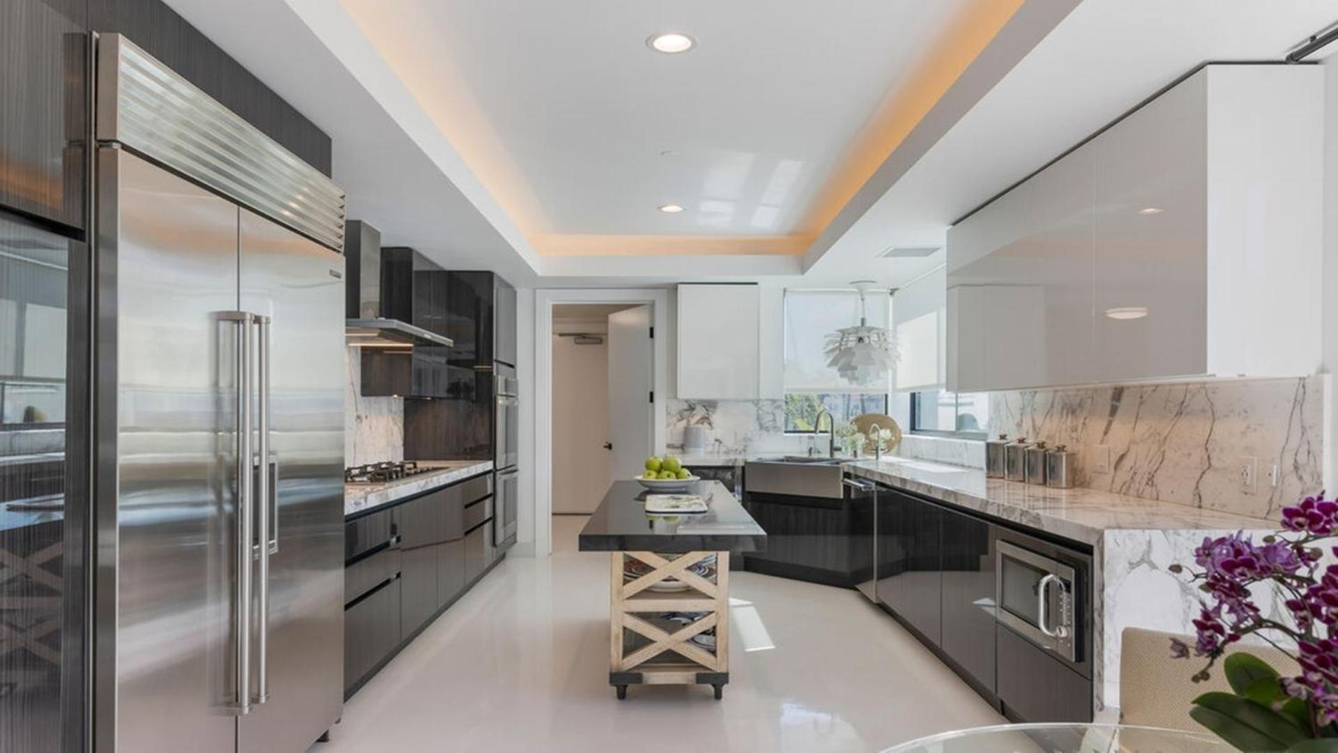 Desirable Three Bedrooms Luxury Penthouse *