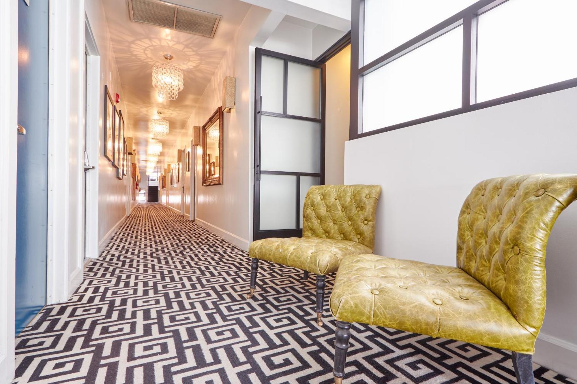 The Crescent Hotel Beverly Hills, Sonder Hotel 4*