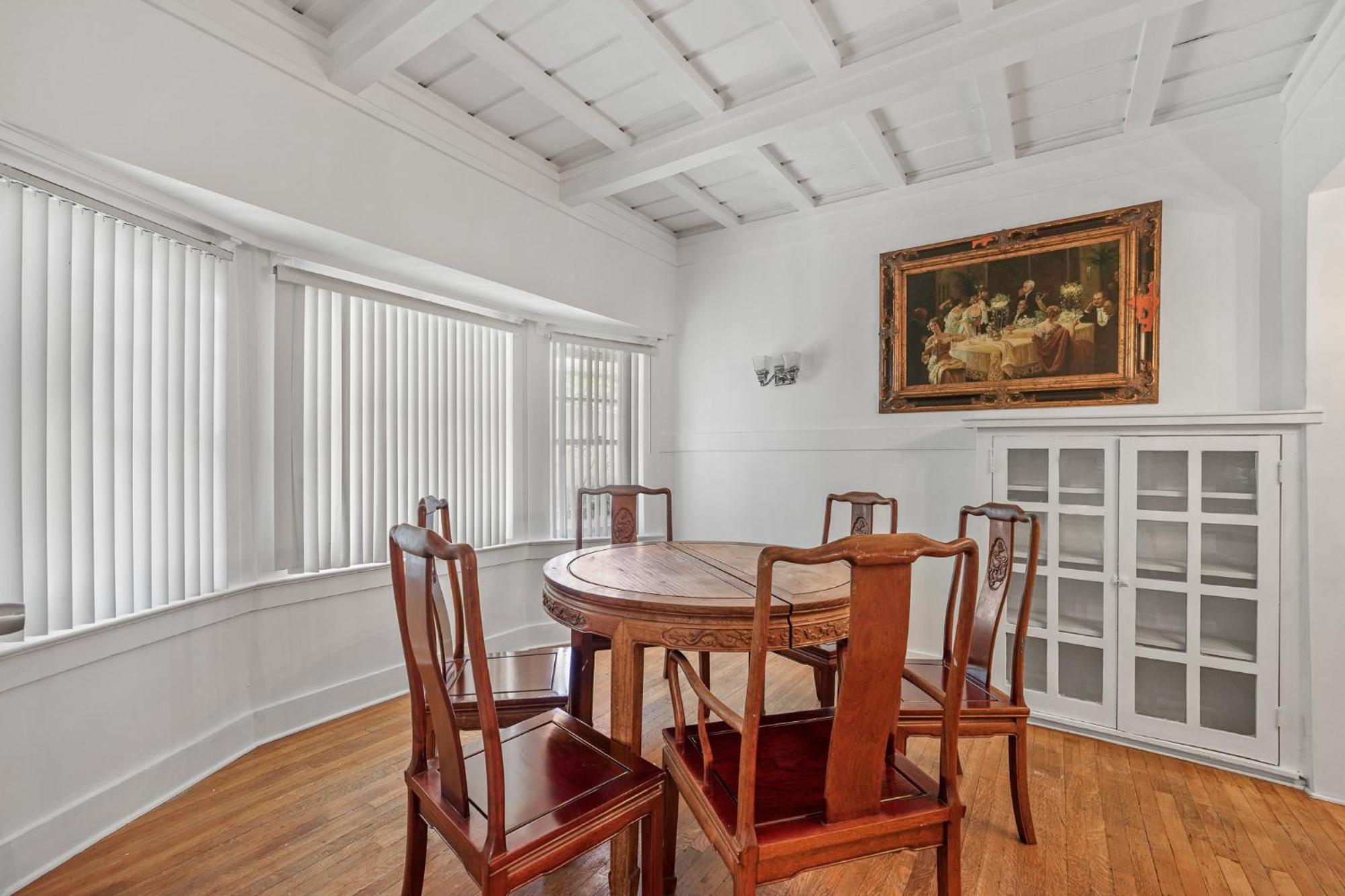 Spacious Chic 5 Bedroom Perfect For Large Group With Parking