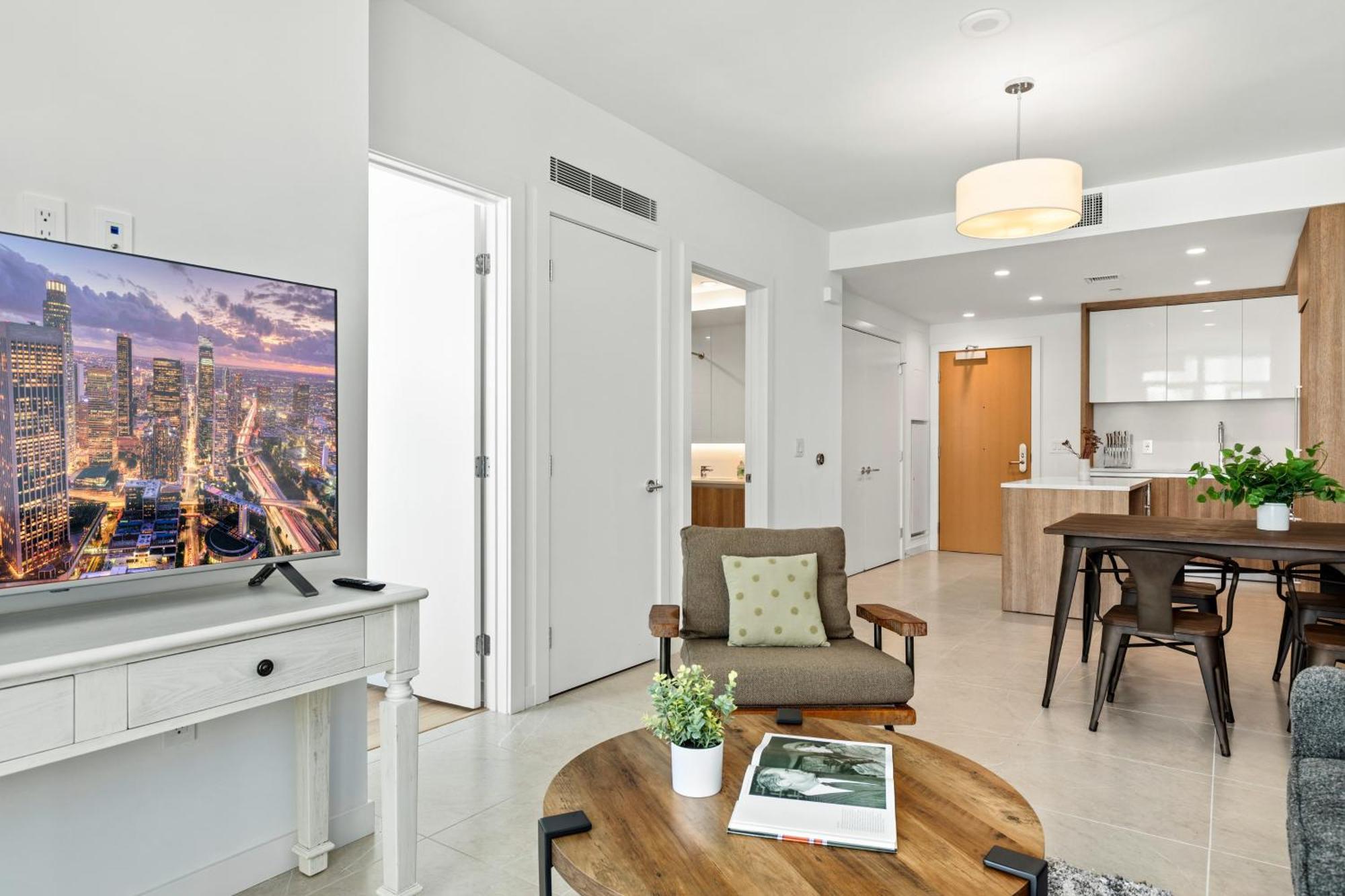Apartment Monthier Suite, Flower & Crypto Arena, Angeles