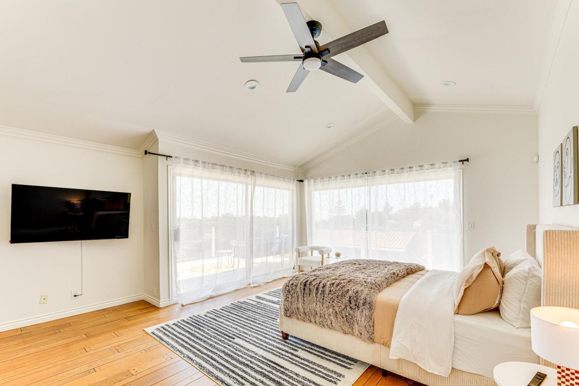 Angeles With Private Pool, Mtn And View! Holiday home Los Angeles