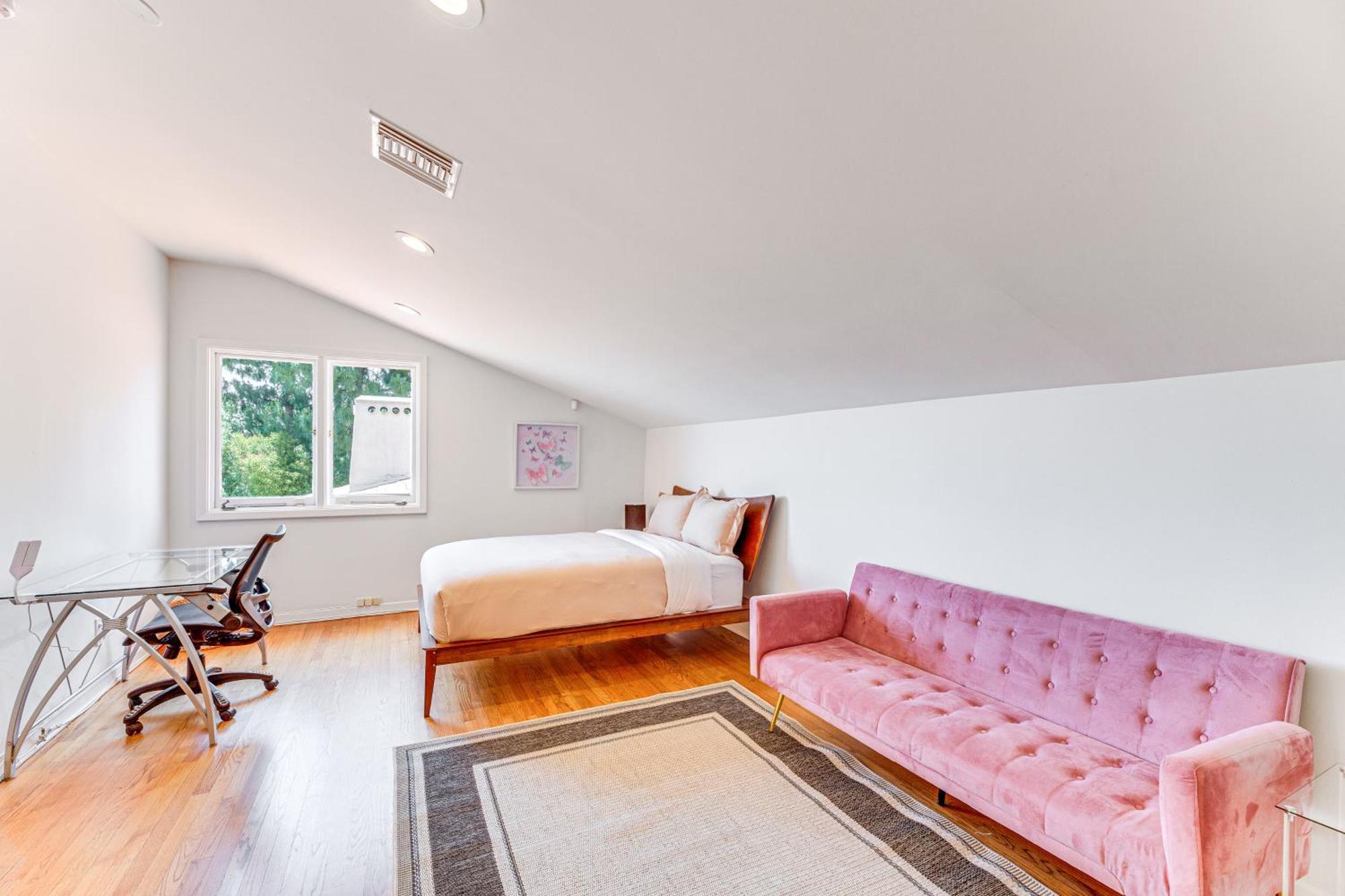 Angeles With Private Pool, Mtn And View! Los Angeles