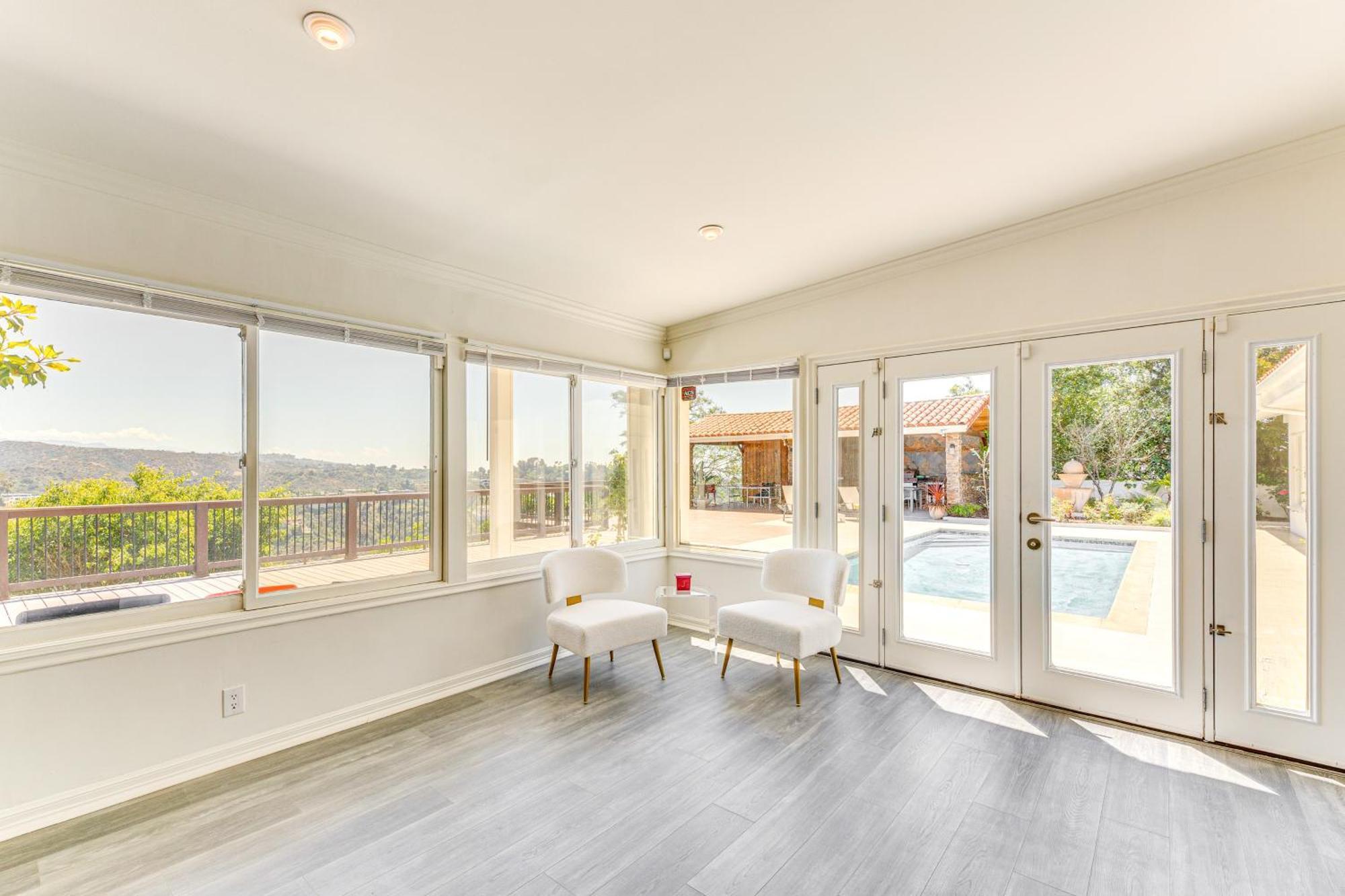 Angeles With Private Pool, Mtn And View! Los Angeles