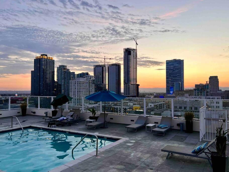 Iconic Heart Of Dtla Loft With Rooftop Pool Jacuzzi Gym *