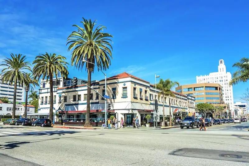 16 Not Bookable * Los Angeles