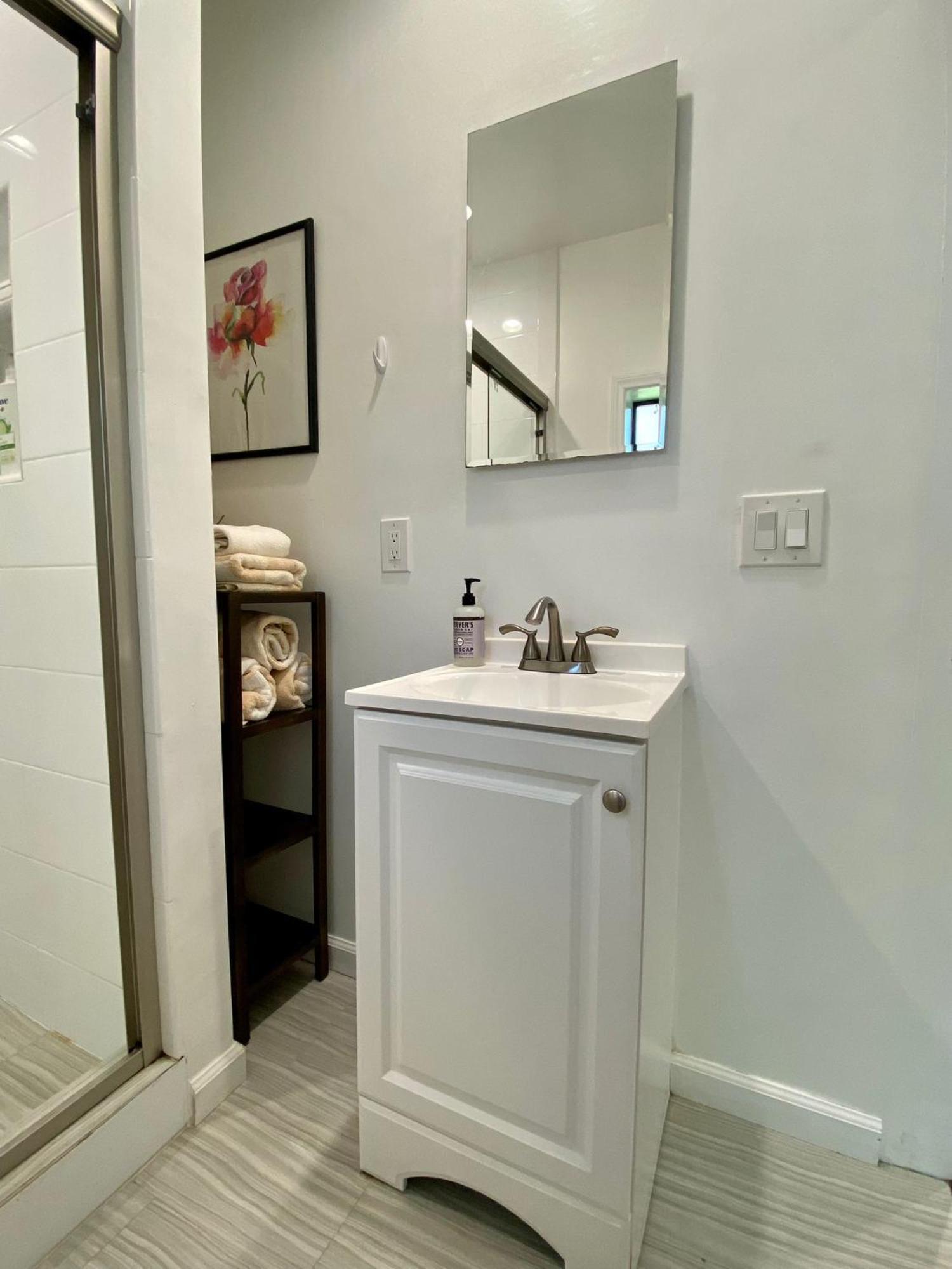 Guest Near La Cienega Park Beverly Hills Apartment