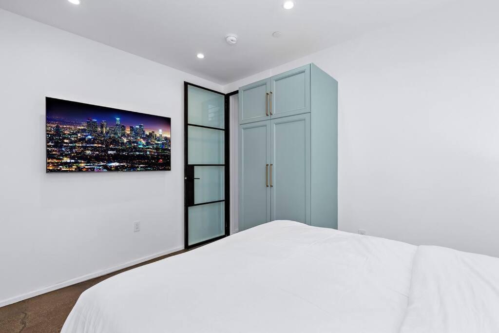 Spacious 4br Townhouse With Free Parking And Rooftop Apartment