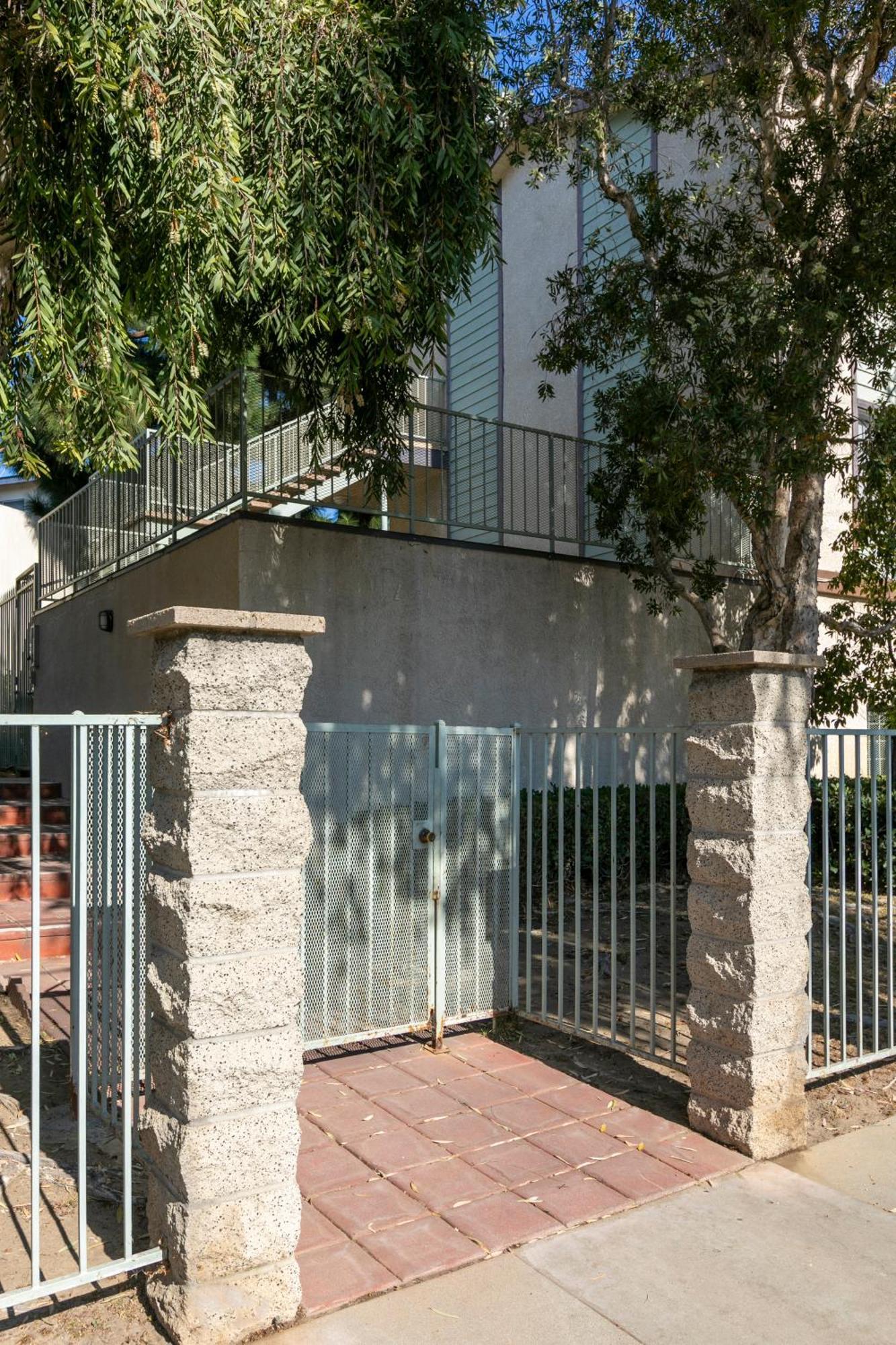 Apartment Cozy 2bdr - Entertainment, Sports, Restaurants And More!