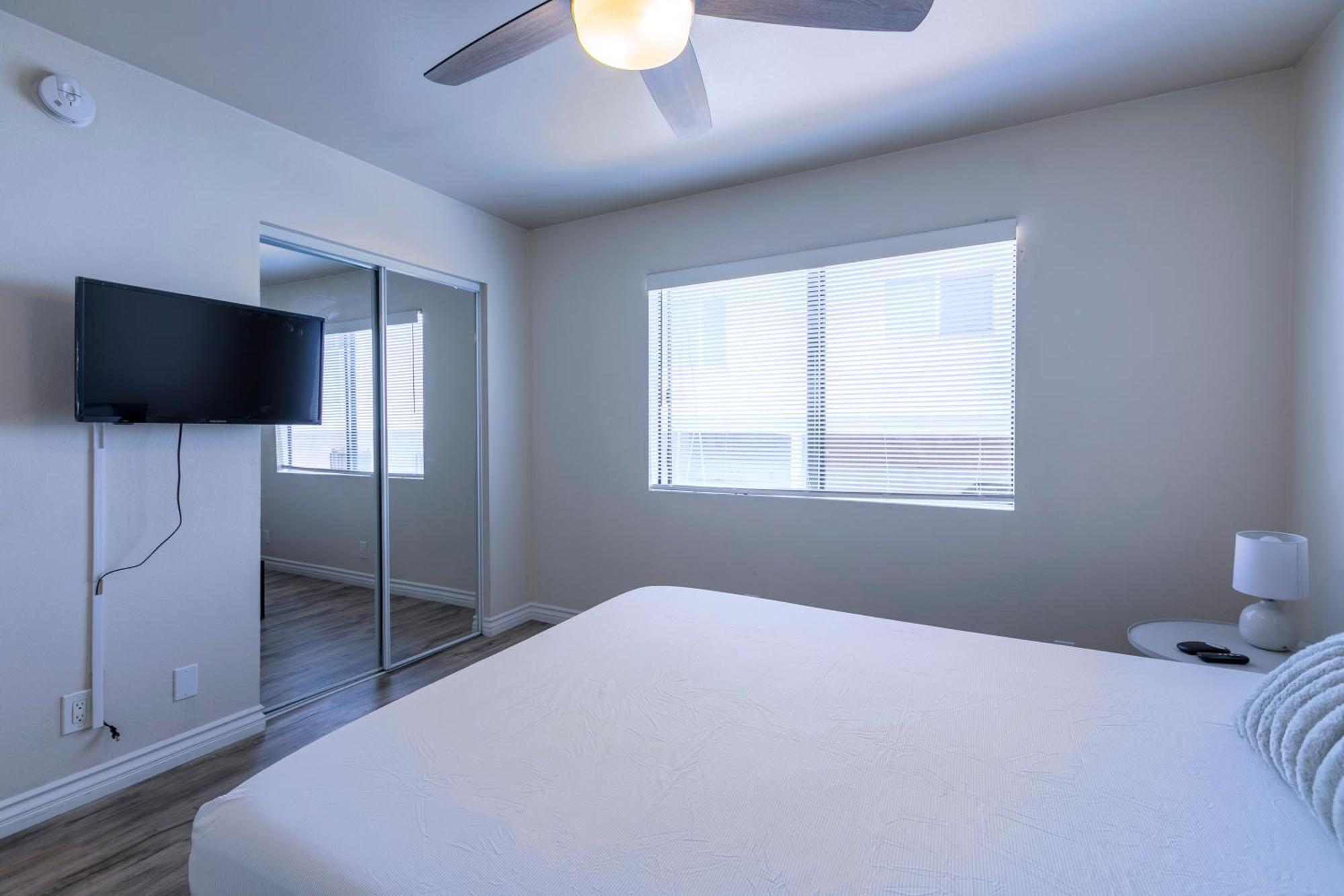 Cozy 2bdr - Entertainment, Sports, Restaurants And More! Apartment *