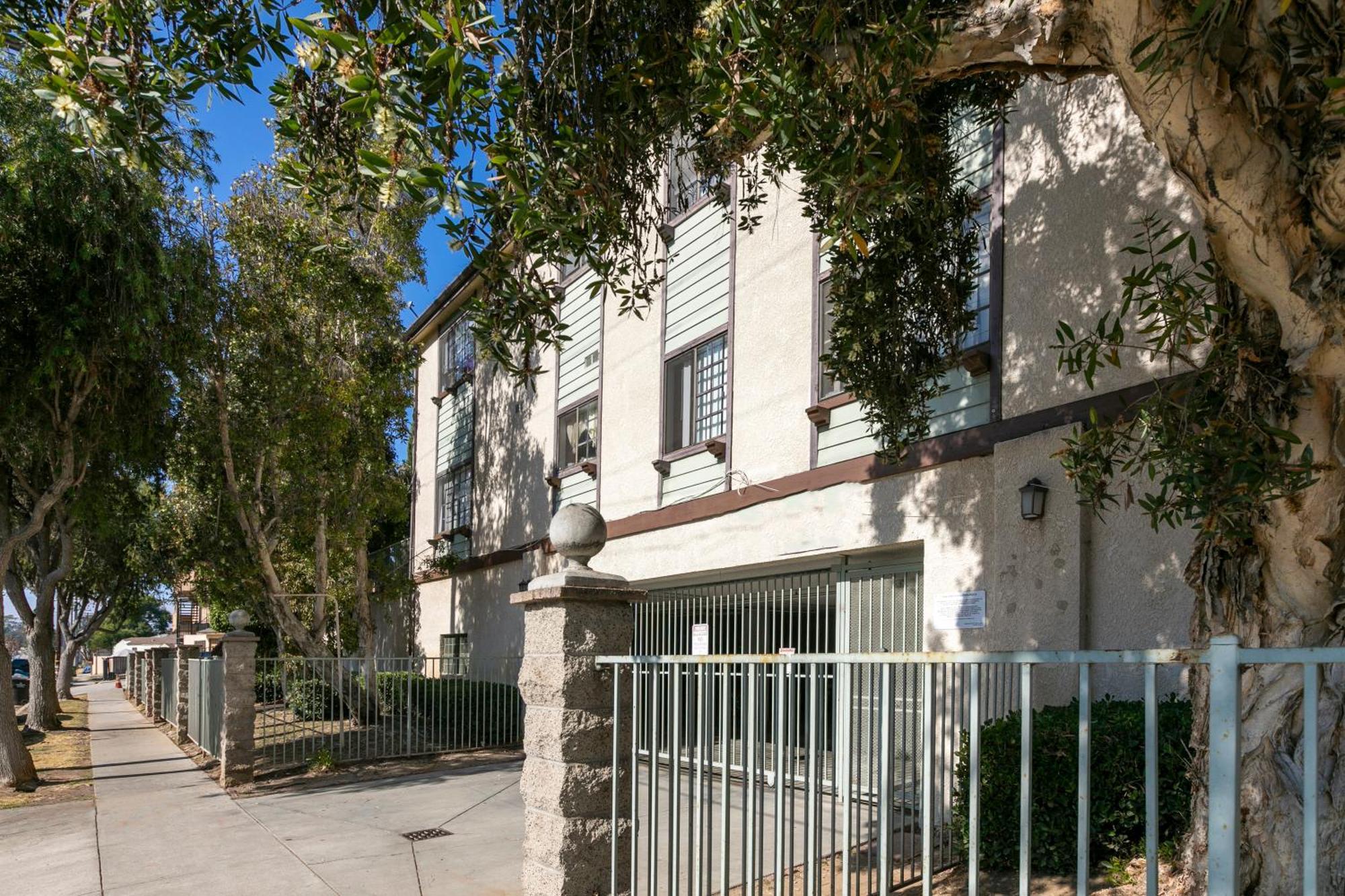 Apartment Cozy 2bdr - Entertainment, Sports, Restaurants And More! *