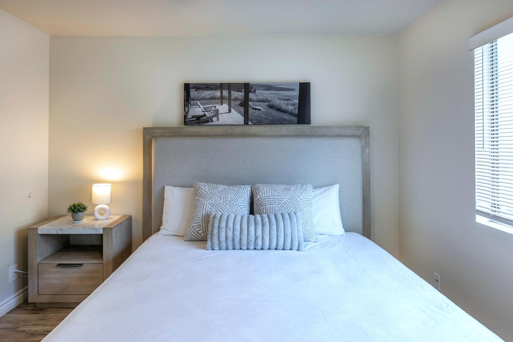 Apartment Cozy 2bdr - Entertainment, Sports, Restaurants And More! Los Angeles