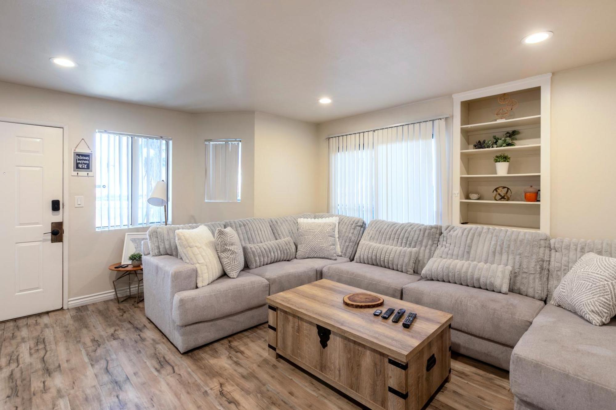 Apartment Cozy 2bdr - Entertainment, Sports, Restaurants And More! Los Angeles