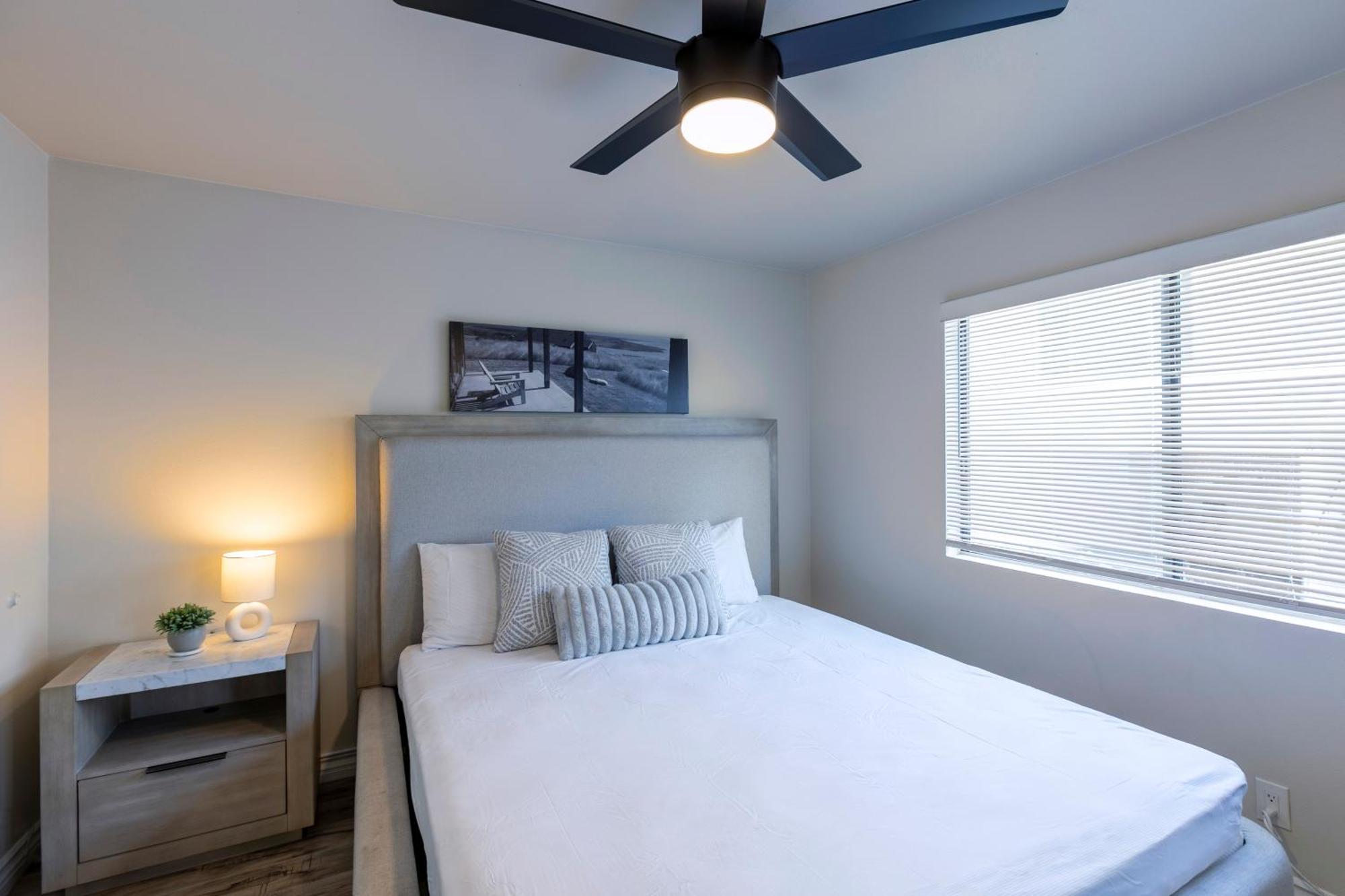Cozy 2bdr - Entertainment, Sports, Restaurants And More! *