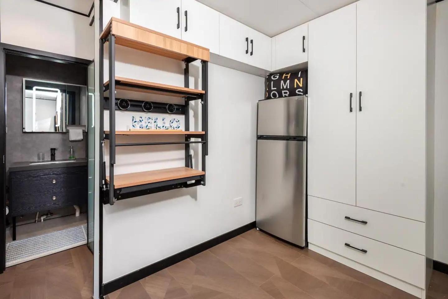 Charming Space With Cozy Wood Deck Apartment *