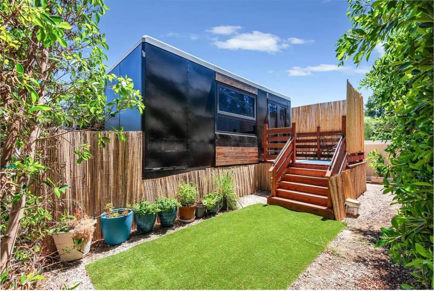 Charming Space With Cozy Wood Deck Los Angeles