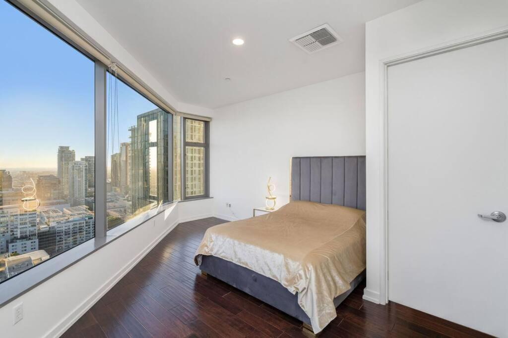 Downtown La With The Breathtaking View 2 Bedrooms And Parking Space Apartment *