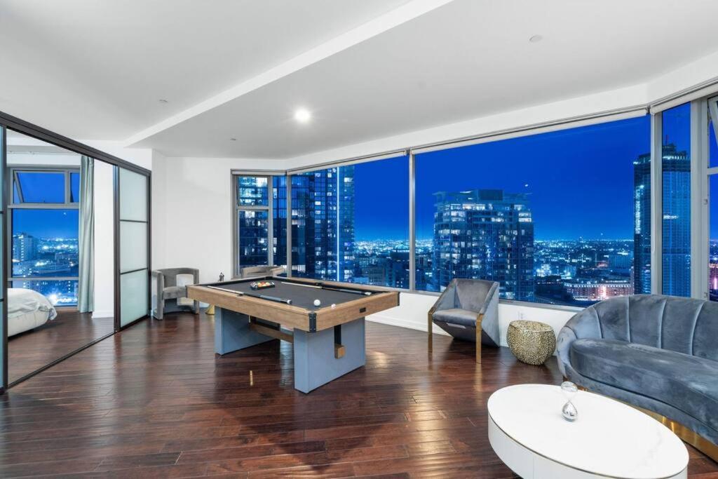 Apartment Downtown La With The Breathtaking View 2 Bedrooms And Parking Space *