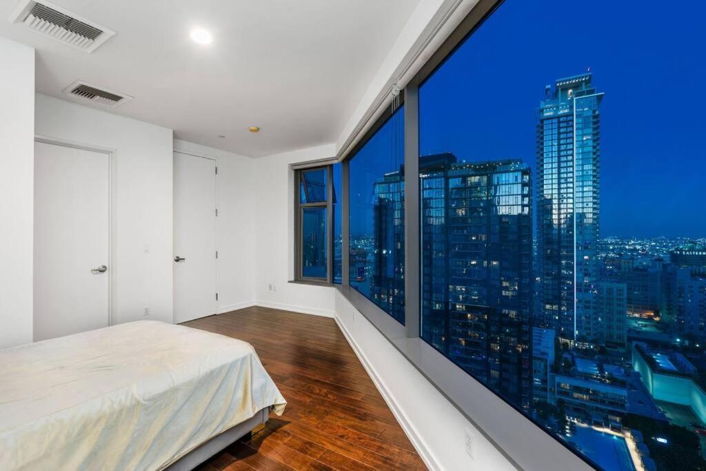 Downtown La With The Breathtaking View 2 Bedrooms And Parking Space Apartment