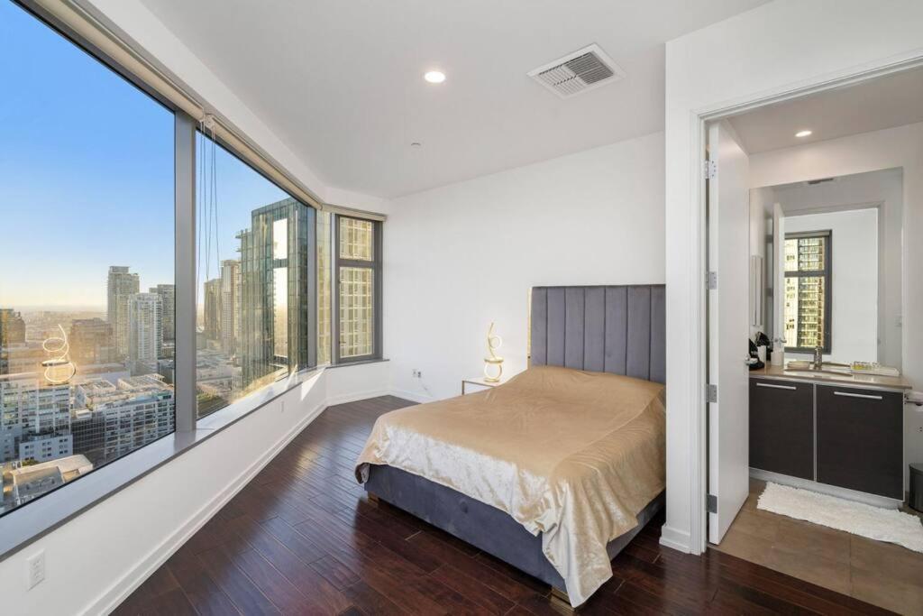 Apartment Downtown La With The Breathtaking View 2 Bedrooms And Parking Space