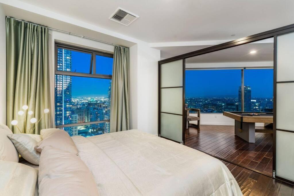 Apartment Downtown La With The Breathtaking View 2 Bedrooms And Parking Space