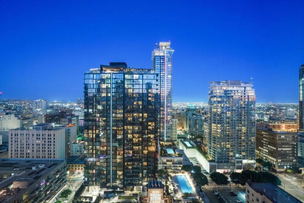 Downtown La With The Breathtaking View 2 Bedrooms And Parking Space *