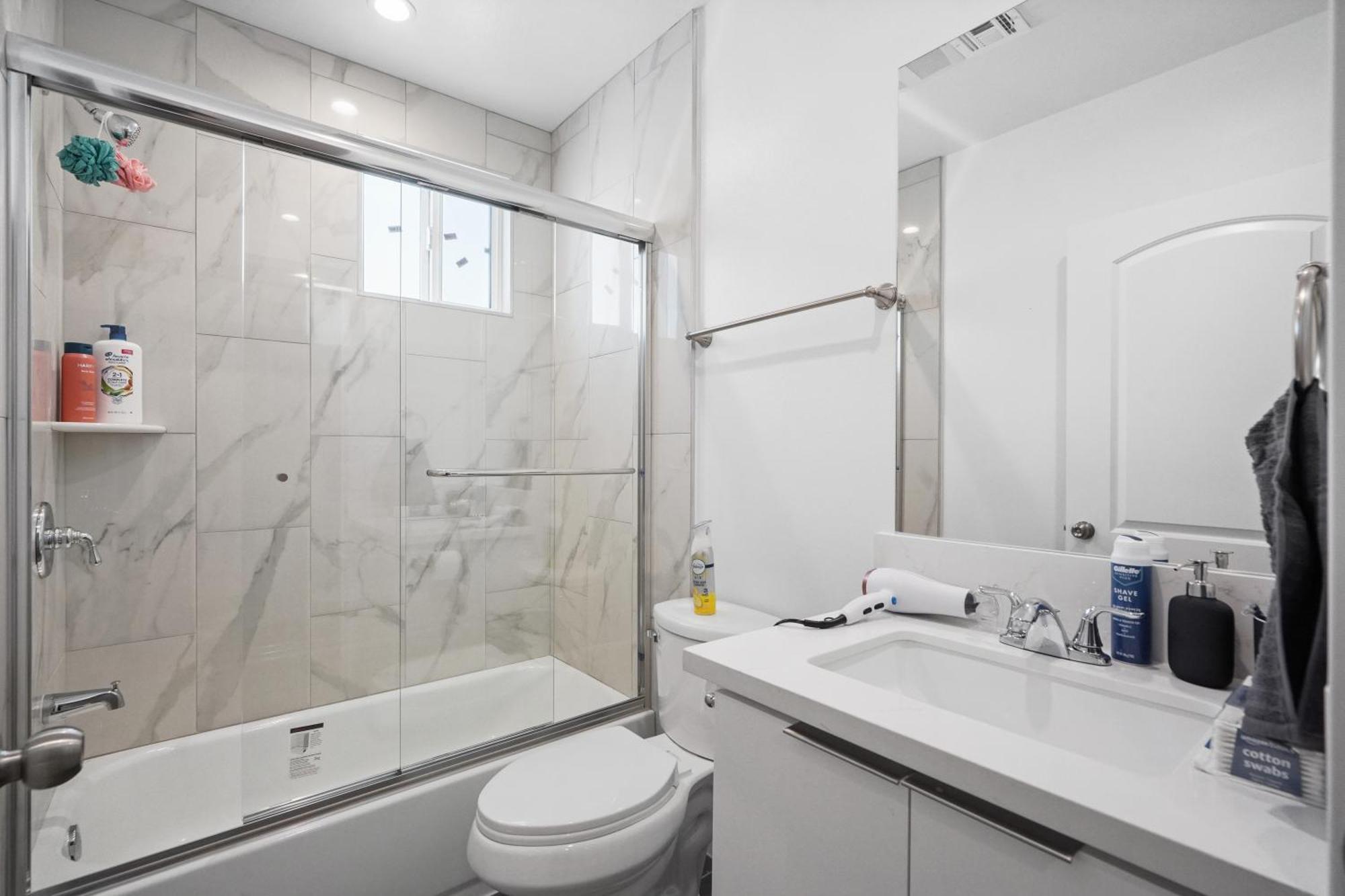 Charming Bedroom With Bathroom * Los Angeles