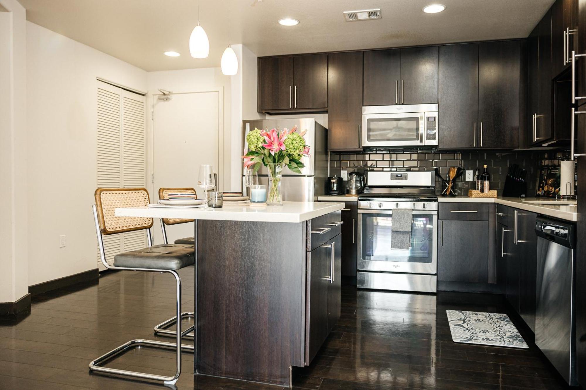Stylish Vibes 1bd In Weho *