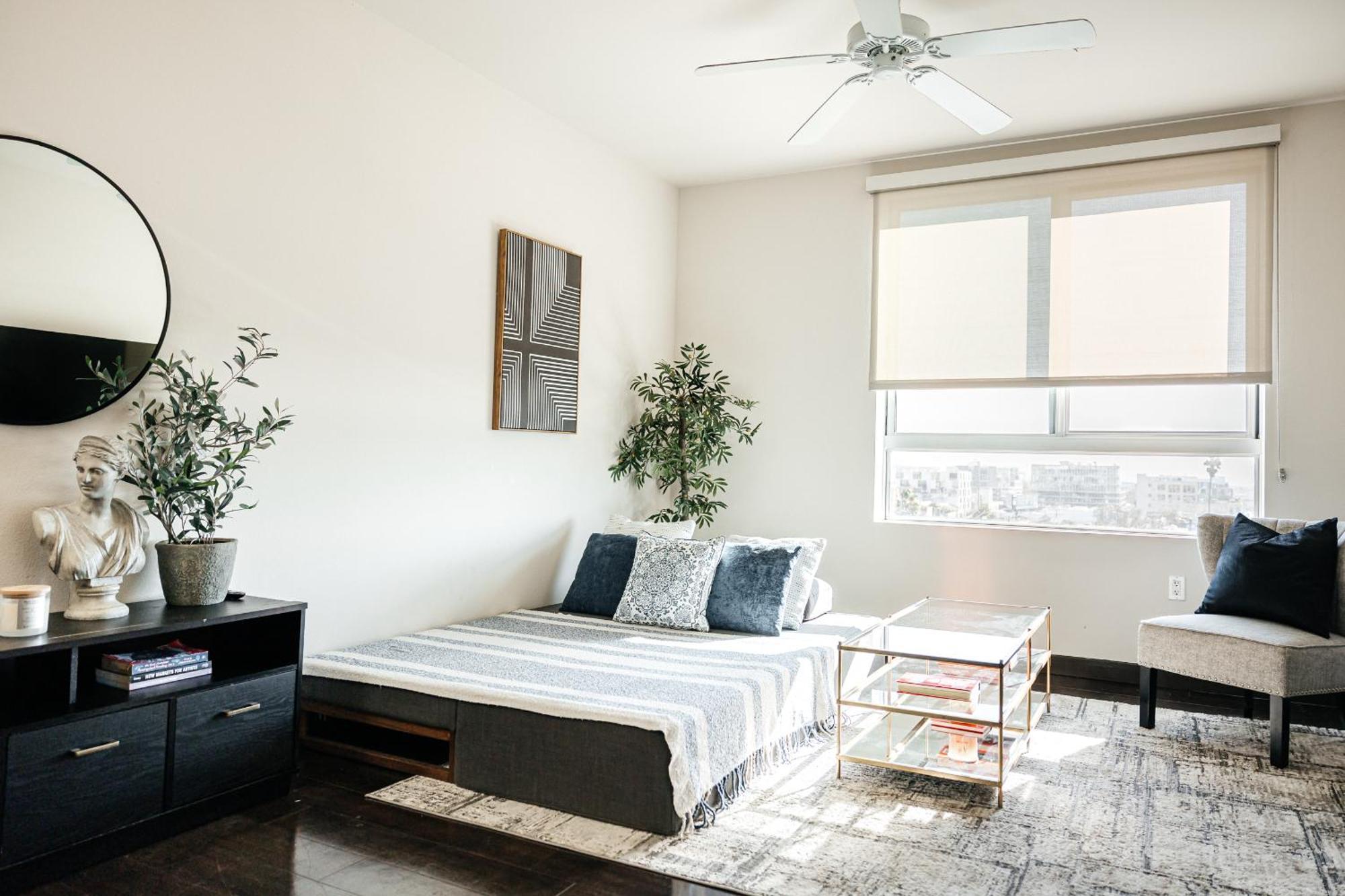 Stylish Vibes 1bd In Weho Apartment *