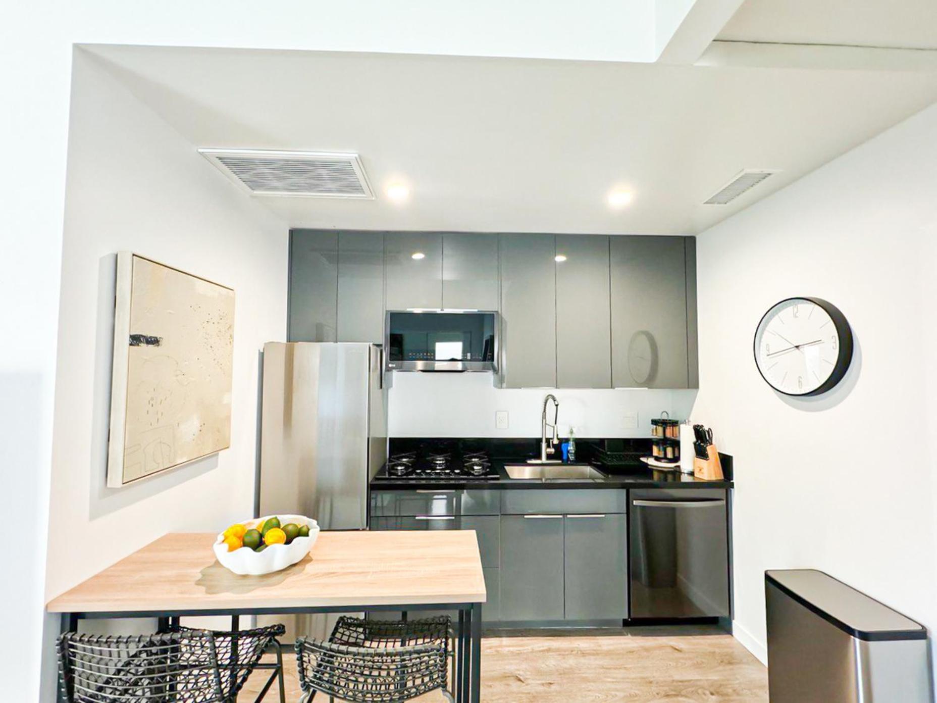 Sunny 1br With Large Outdoor Lounge Space - Sh4lad Holiday home Los Angeles