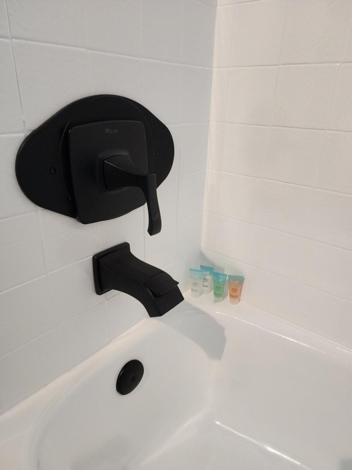Spacious 1 Bedroom 1 Bath With Parking Los Angeles