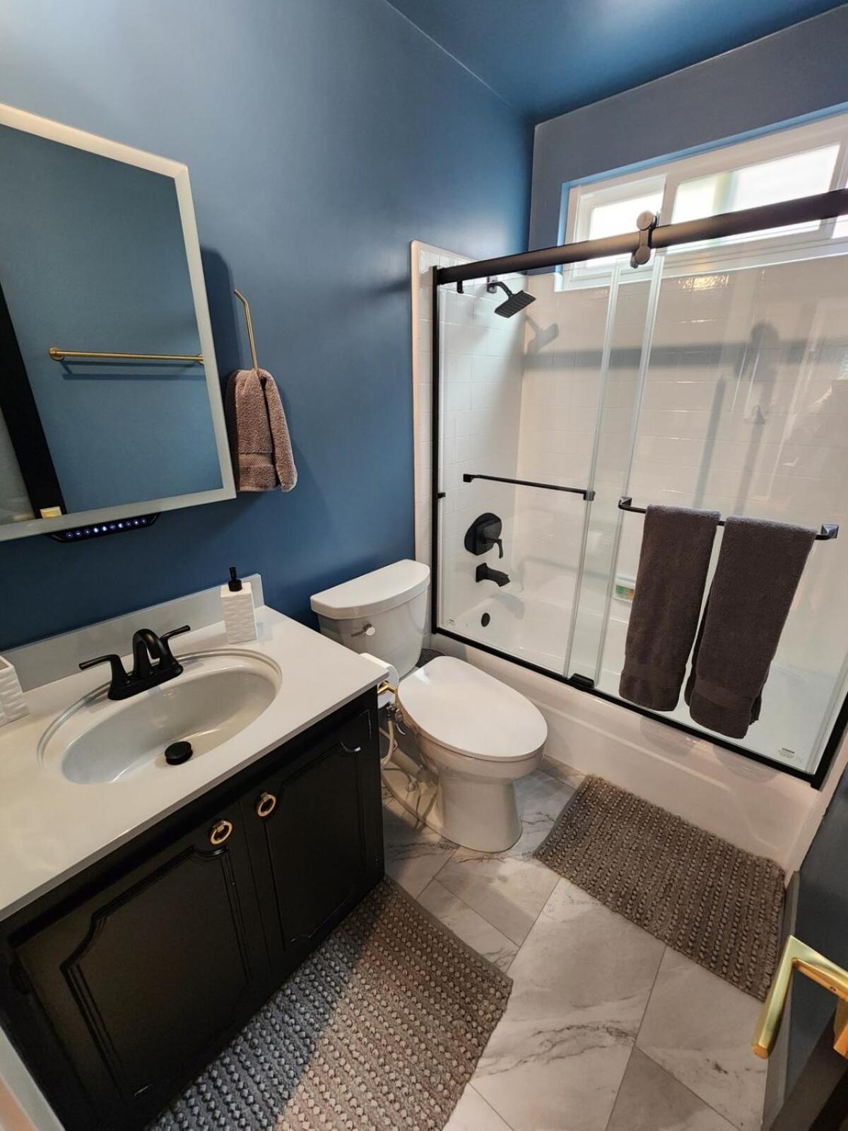 Spacious 1 Bedroom 1 Bath With Parking *